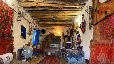 منزل جبلي على الطريق الساحر كأنه من القصص الرومنسية.. وأحبه العرسان (صور)