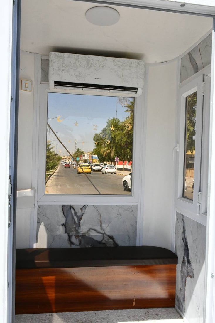 صور: نصب كرفانات مكيفة في تقاطعات واسط.. رجال المرور لن يقفوا تحت لهيب الشمس