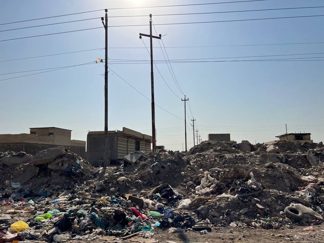 صور: الرستمية تحولت إلى “مكب كبير”.. القمامة تداهم سياج الكلية العسكرية!