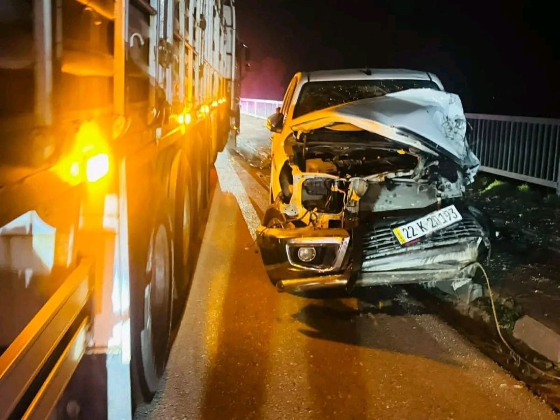 پاسێكی سه‌ربازانی سوپای عێراق و پیكابێک به‌یه‌كیاندادا