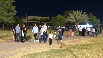 صور من ليل بغداد: ساحة الاحتفالات الكبرى تزدحم بالعوائل لأول مرة منذ عقود