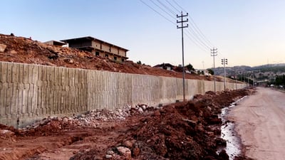 دیواربه‌ندێك مه‌ترسی له‌سه‌ر هاتوچۆى ناو ناحیه‌ى كۆڕێ ناهێڵێت