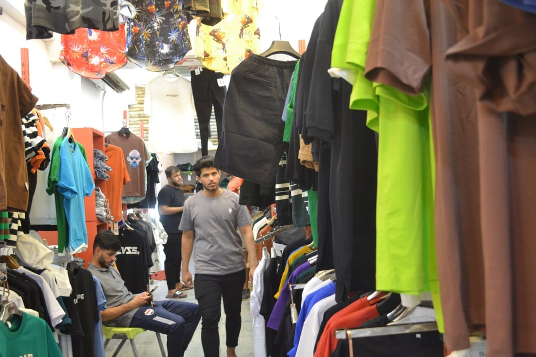 البياع: محال الملابس في شارع 20 ترد على “تجار فيسبوك” بالطريقة ذاتها