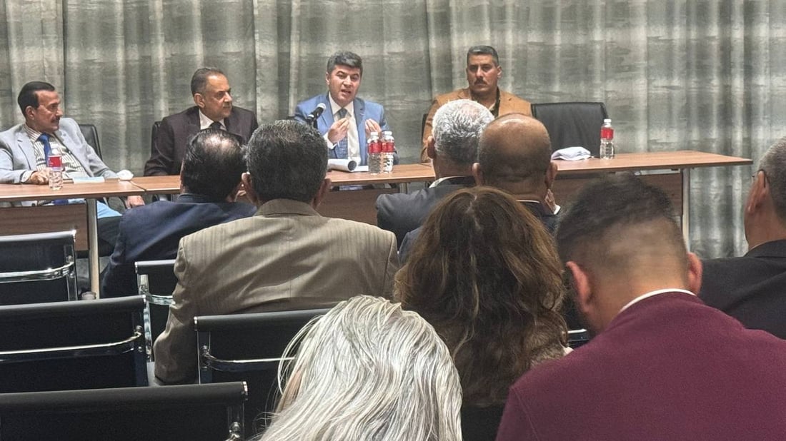 أصدقاء أحمد مطر يدلون بشهادات جديدة في البصرة.. جرّب الشعر الغامض وكان يضحك (صور)