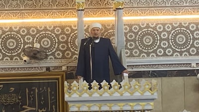 خطيب جمعة أبو حنيفة يرحب بإجراءات الحكومة: لا أمان طالما الكل يحمل السلاح