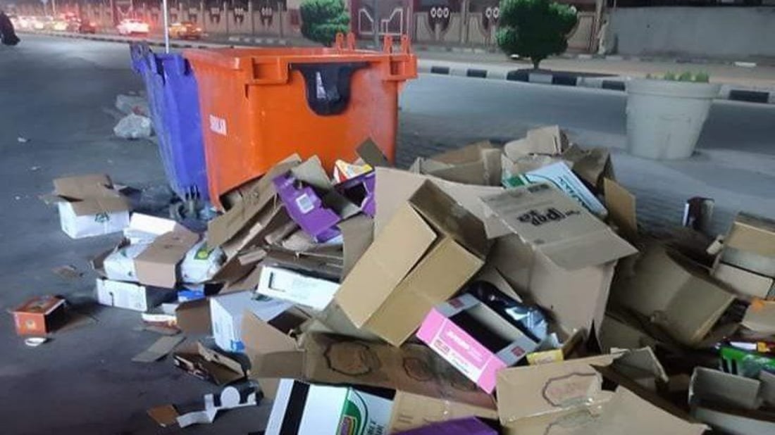 السماوة تعاقب 4 تجار بغرامات كبيرة.. أبعدوا نفاياتكم عن حاويات السوق (صور)