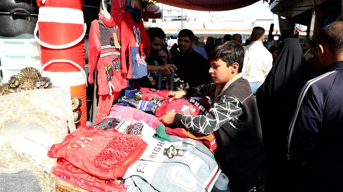 صور: سوق الديوانية مليء بعمالة الأطفال.. الأرخص والأفقر