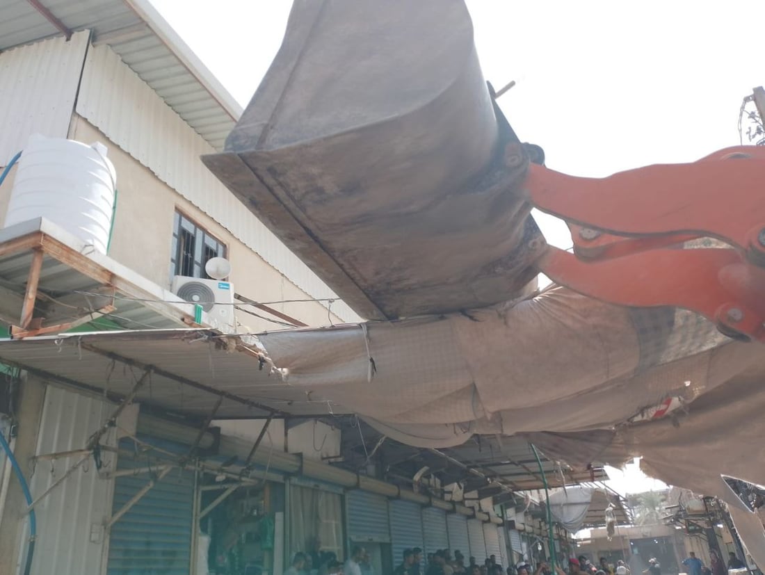 صور: شفل البلدية يقتحم سوق أبو الخصيب.. حملة كبرى لرفع التجاوزات وتنظيم المحال