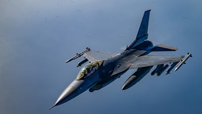سێنتکۆم :بە فڕۆکەی F-16 چاودێری گەرووی هورمز دەکەین بە فرۆکەى