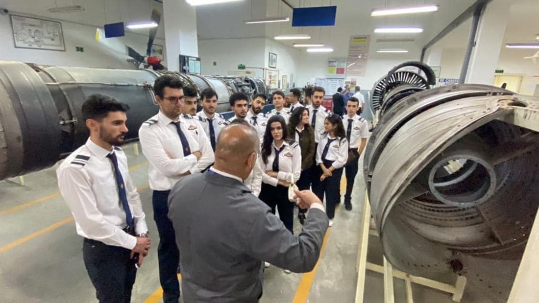 15 خوێندکارى کورد بڕوانامەى ئەندازیارى میکانیکى فڕۆکەیان وەرگرت