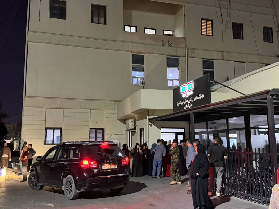 دیمەنی دیکەی بەردەم نەخۆشخانەکە