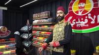 مصري يغني للبهارات و