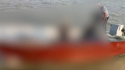Navy intercepts boat carrying 90 kilograms of hashish, arrests three foreigners