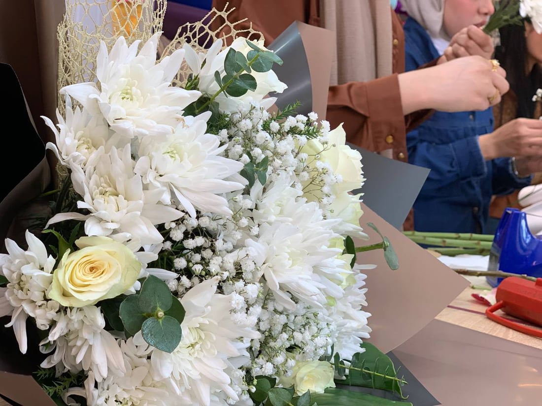 عيد الأم في اليرموك: الورد الكيني يرافق الهدايا.. والمصاحف والقلائد الأكثر طلباً