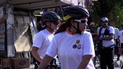 فيديو: بنات بغداد وفتيانها يحيون قرنين من تاريخ الدراجات.. ماراثون مهيب في الجادرية