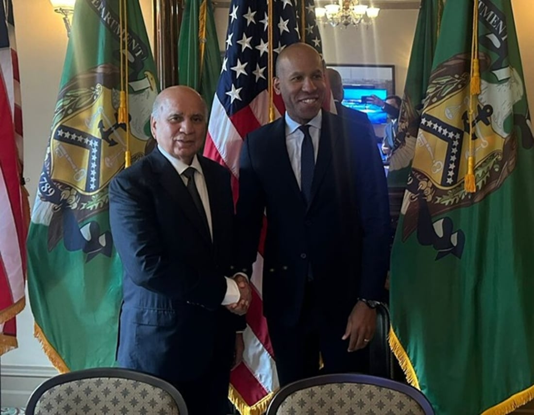 Iraqi foreign minister seeks US reconsideration of sanctions on banks