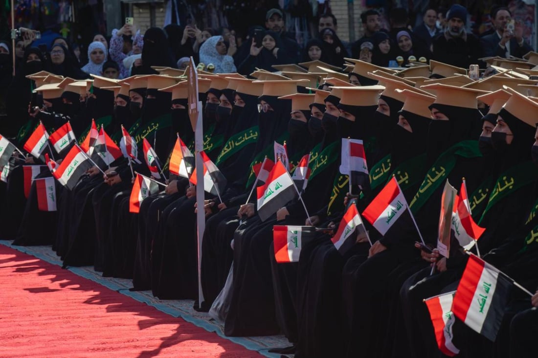 فيديو: انطلاق اضخم حفل تخرج في العراق.. 4 آلاف طالبة عند مرقد “الإمام العباس”