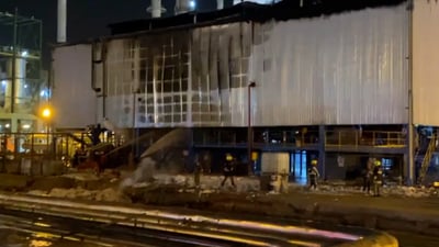 مشاهد أولية من حريق مصفى بيجي.. الدفاع المدني سيطر على الحادث