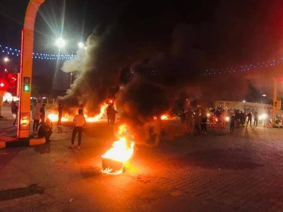 صور: “فوج دراجات الكوت” يغلق التقاطعات بالنار.. احتجاجاً على “سانت ليغو”