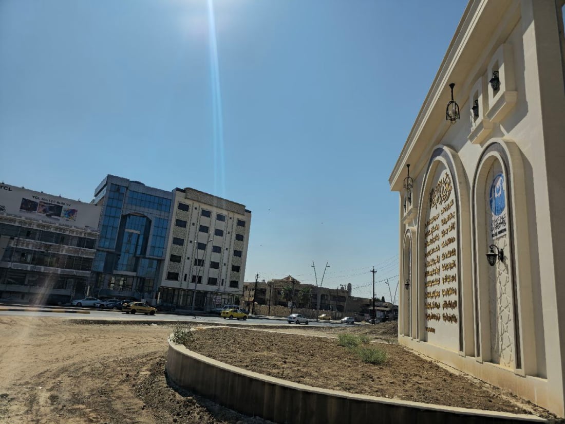 صور: “جدارية صدام” في الموصل استقرت أخيراً.. قصيدة الصراف حسمتها