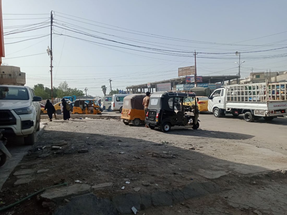 قلق في المشتل من حوادث “التكتك”.. الأهالي يطلبون حضور المرور في شارع المدارس