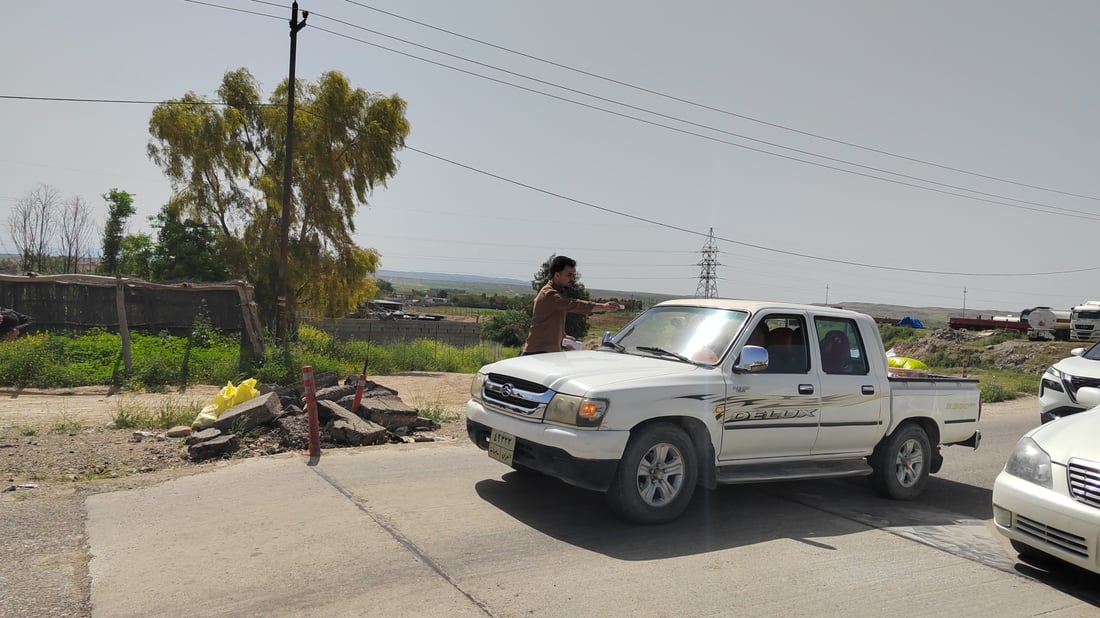 خۆبەخشانە چوار ھەزار کیسە خۆڵیان بەسەر گەشتیاراندا دابەشکرد