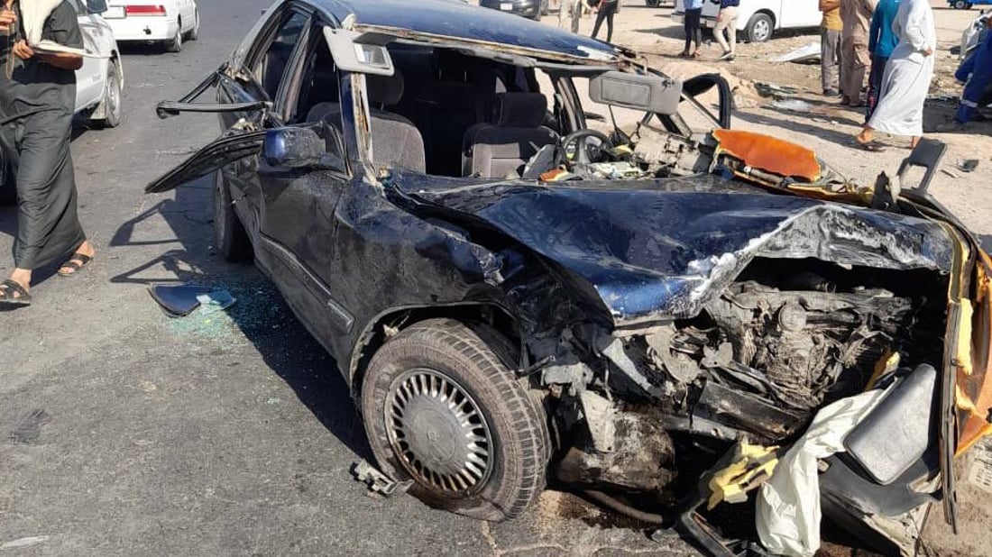 “رأس ثور” متهور يصدم سيارتي “بيك أب” في الشرش.. مصرع سائق وإصابة 4 آخرين