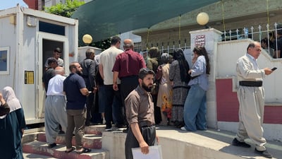 لە بەردەم بانكی مەڵكەندی سلێمانی پاڵەپەستۆیەکی زۆر دروستبووە
