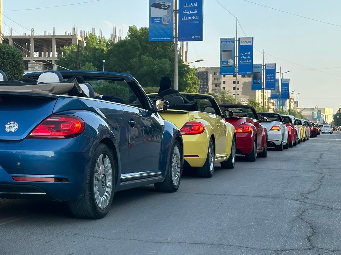 العراقيات يعشقن سيارة الرايخ الألماني.. معتز يجمع ملاك “الرگة” في گروب فيسبوك (صور)