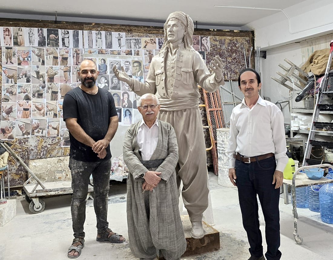 چێنەر؛ پەیکەرەکەی حەسەن زیرەکیش دەنەخشێنێ