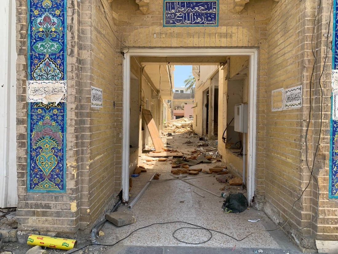 صور: شركة مقاولات تهدم جامع “الداخلية”.. متبرع تعهد بإعادة بنائه خلال 18 شهراً