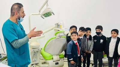 نه‌خۆشخانه‌ى ته‌قته‌ق منداڵانى قه‌زاكه‌ى فێری ددان شووشتن ده‌كات