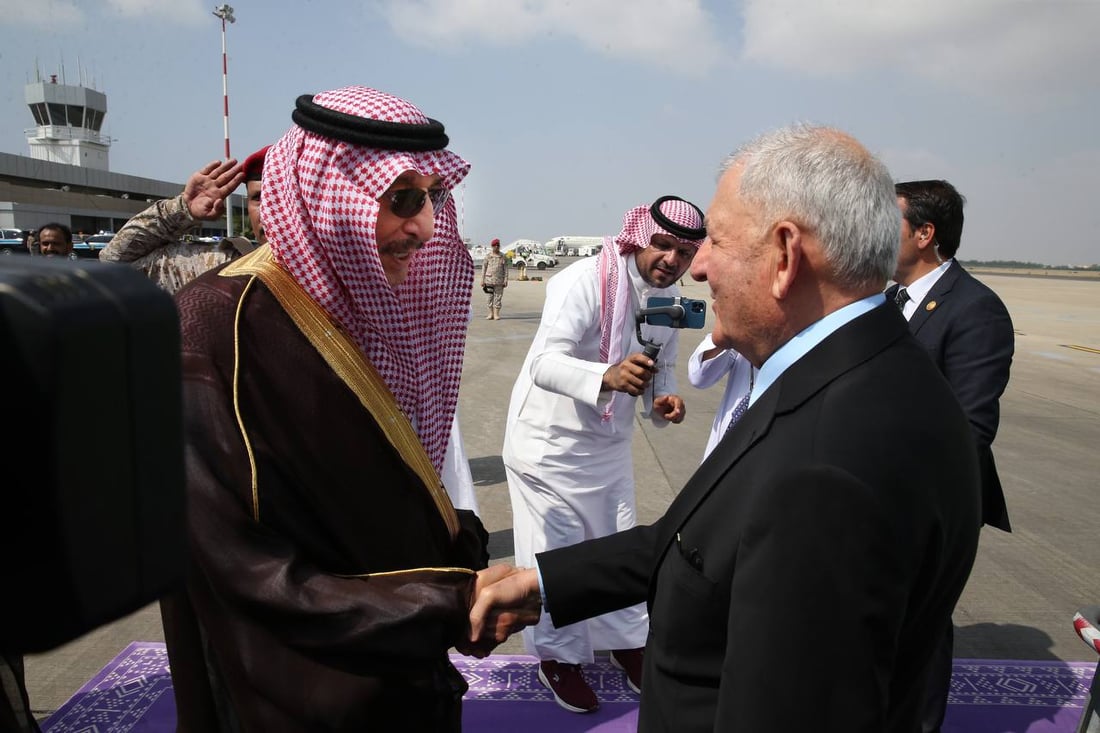 أمير سعودي يفاجئ رئيس الجمهورية بتقرير كتبه رشيد عندما كان يعمل في جازان (صور)