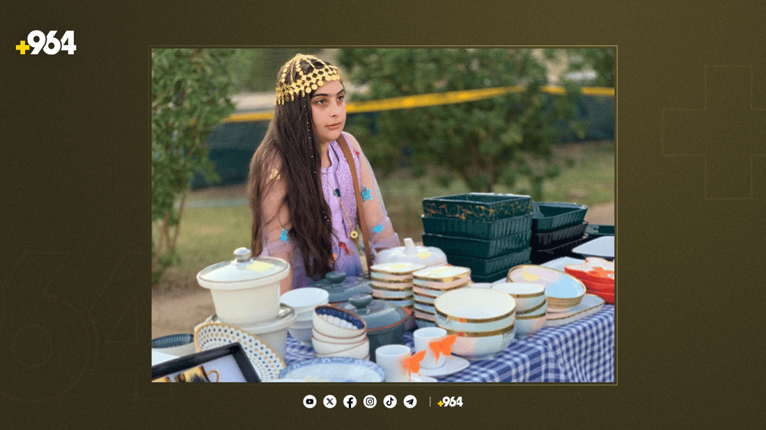 ژنان و کچانی دوزخورماتوو لە بازاڕی خاتوون بەرهەمەکانیان نمایش دەکەن