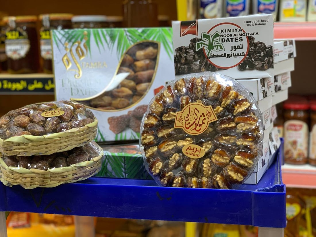 اليرموك تأكل تمر “الزهدي” وتجرب “البريم” في رمضان.. وللتعليب فنون