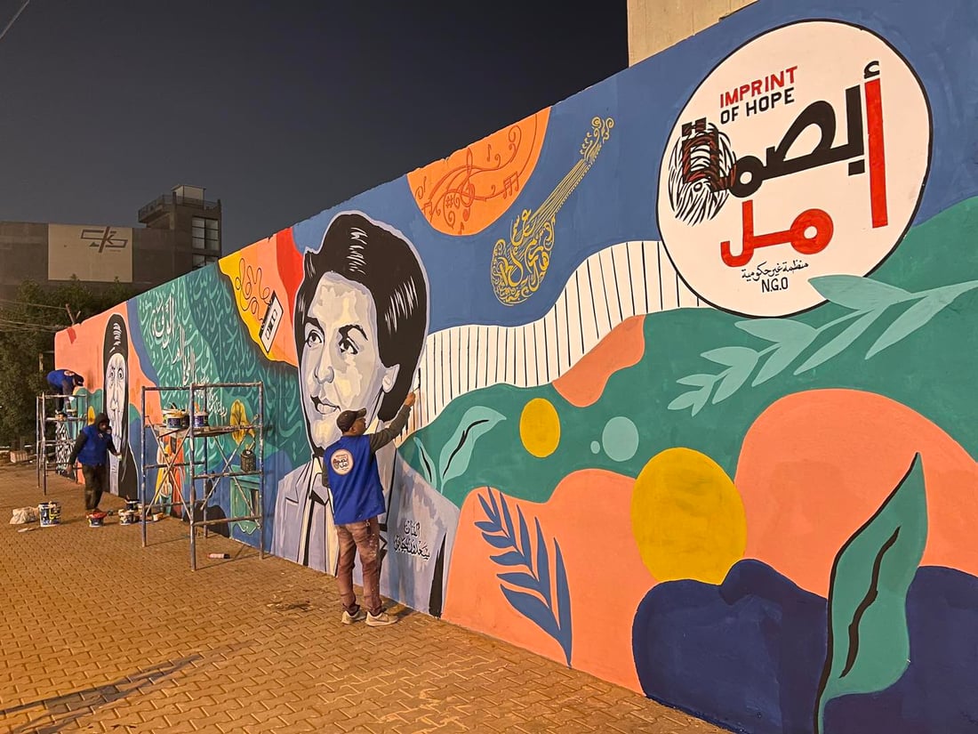 بغداد: أغنية “أمي” لسعدون جابر تتحول الى جدارية في ساحة عدن (صور)