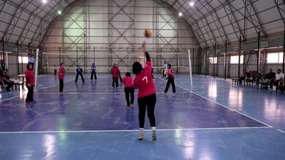 بصراويات يعشقن كرة الطائرة.. 7 لاعبات يطلقن فريقاً نسوياً لتمثيل المحافظة