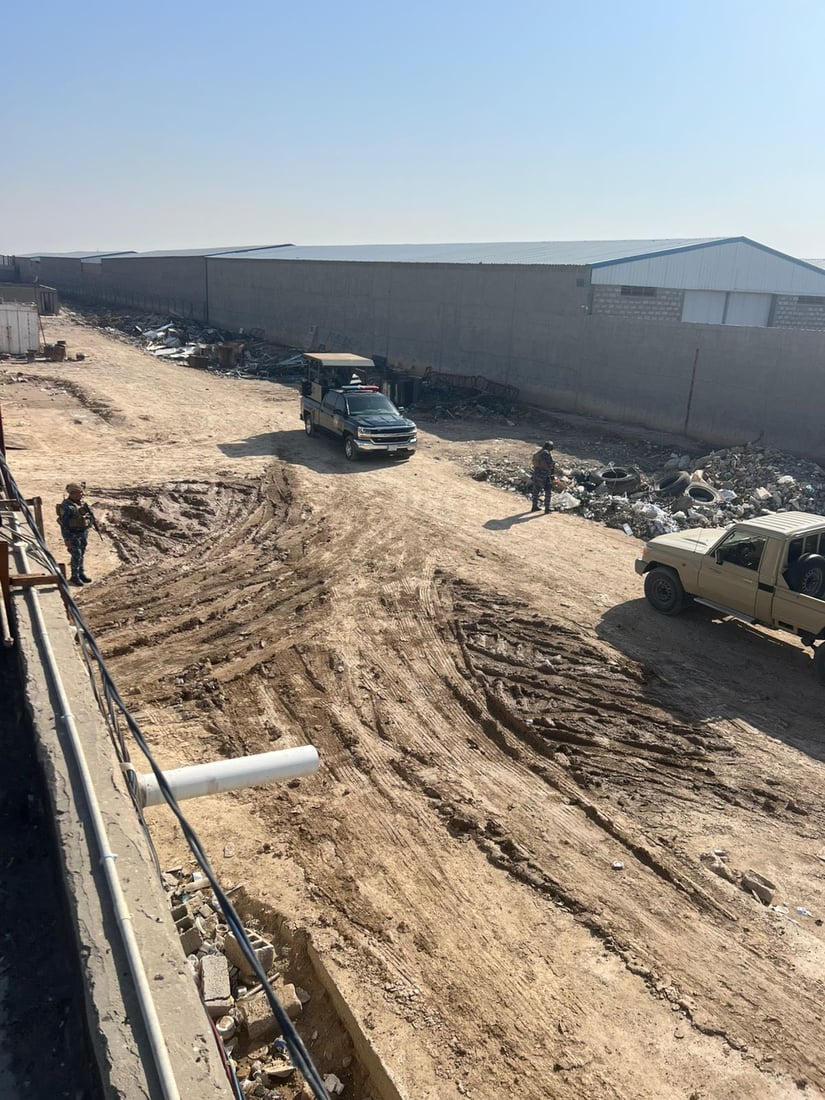 عمليات بغداد تتعقب مواقع صهر المعادن غير المجازة وتغلق 25 منها (صور)