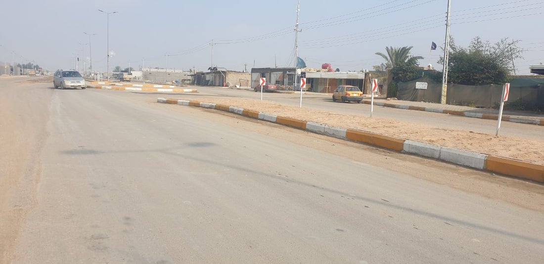 السيارات تصدم فلكة الوركاء بلا توقف.. والحكومة تدافع عن المشروع (صور)