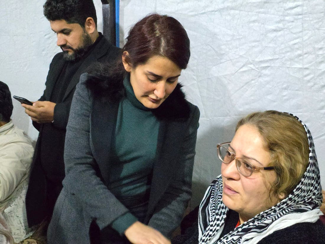 فيديو: انهيار معلمات السليمانية.. 5 أيام بلا طعام في إضراب الرواتب