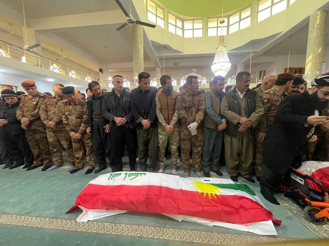 صور: وصول جثامين الخبراء الـ 3 إلى مسجد سامي گردي وسط أربيل