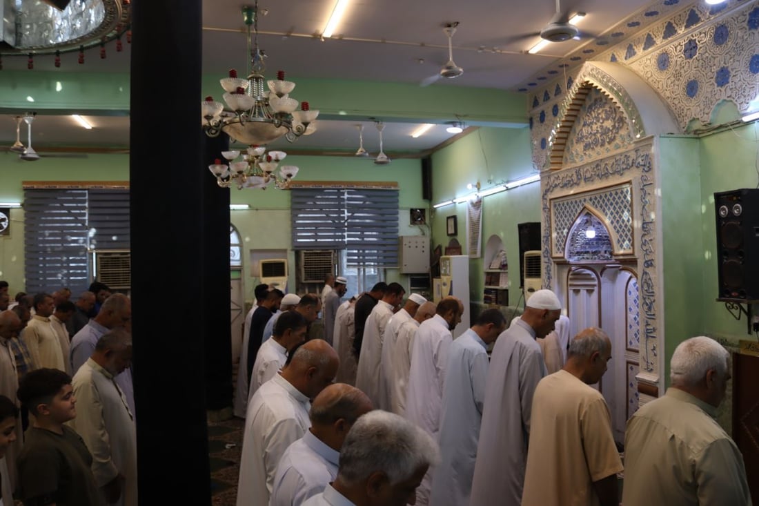 صور من جامع المنتظر في الحرية: كعك وشاي بعد أداء صلاة العيد