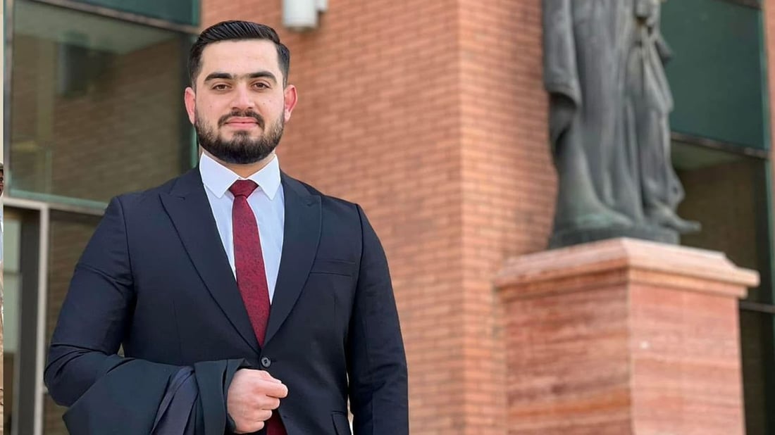 گەنجێک دوای بوون بە پارێزەر بە خۆڕایی کار بۆ چەند توێژێك دەکات