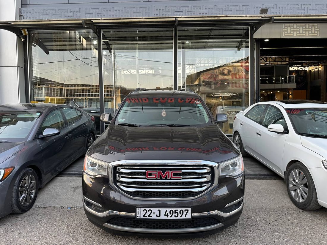 ذوق الموصل في السيارات يتغير بعد الحرب نحو الأمريكي والأسود.. وللنساء حصتهن (صور)