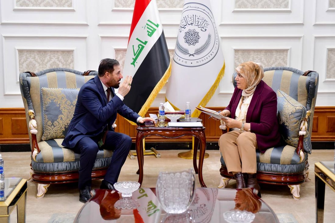 ازدحام في مكتب وزيرة المالية.. 19 نائباً يناقشون الموازنة مع طيف سامي