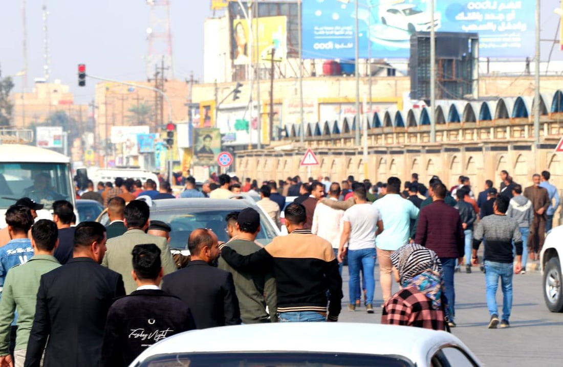 صور: بعد 3 أيام من الاعتصام.. محاضرو ذي قار يتركون خيامهم ويتوجهون إلى المحافظة