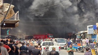 الكوت: حريق ضخم في الحي الصناعي وحوضيات مكافحة الشغب تقدم الدعم (فيديو)