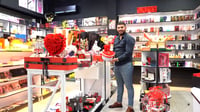 الورد مهم لكن العراقيين أقحموا الأكل أكثر في بوكسات عي...