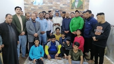 فيديو: شيخ عشيرة “رياضي” يجمع التبرعات في مضيفه لتأمين رواتب نادي القاسم