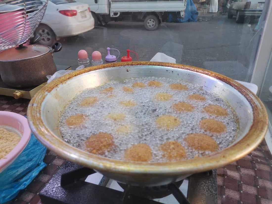 أطباق شعبية بنكهة “المطاعم الكبرى” في سوق الدبس.. برياني وسلطة بـ 1000 دينار